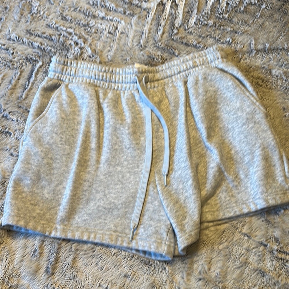 Fabletics shorts size large